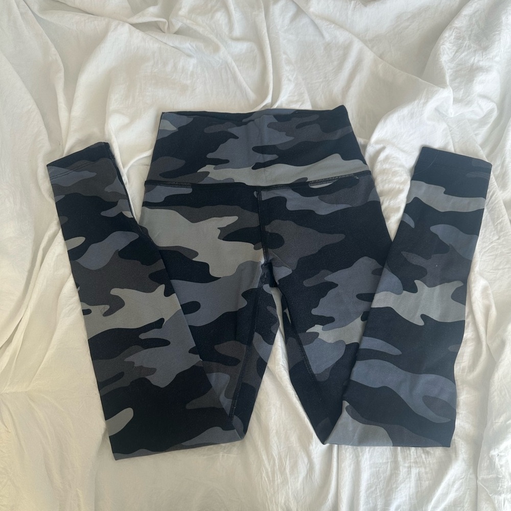 Victoria Secret Pink blue camo leggings size Small